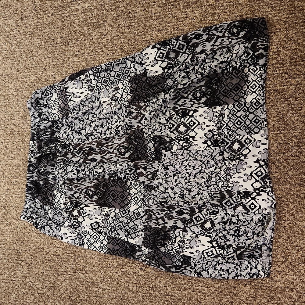 Unity World Wear Skirt Size 1X Color Black and White